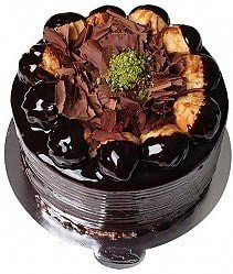 4 ile 6 kişilik Profiterollü Yaş pasta İzmir pasta